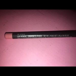 Mac in synch lip liner